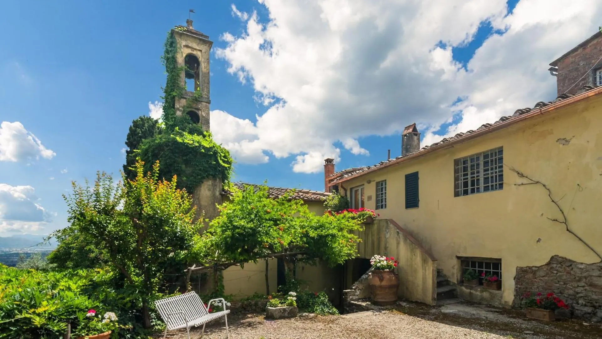 Cosy Farmhouse In Bacchereto With Swimming Pool Carmignano