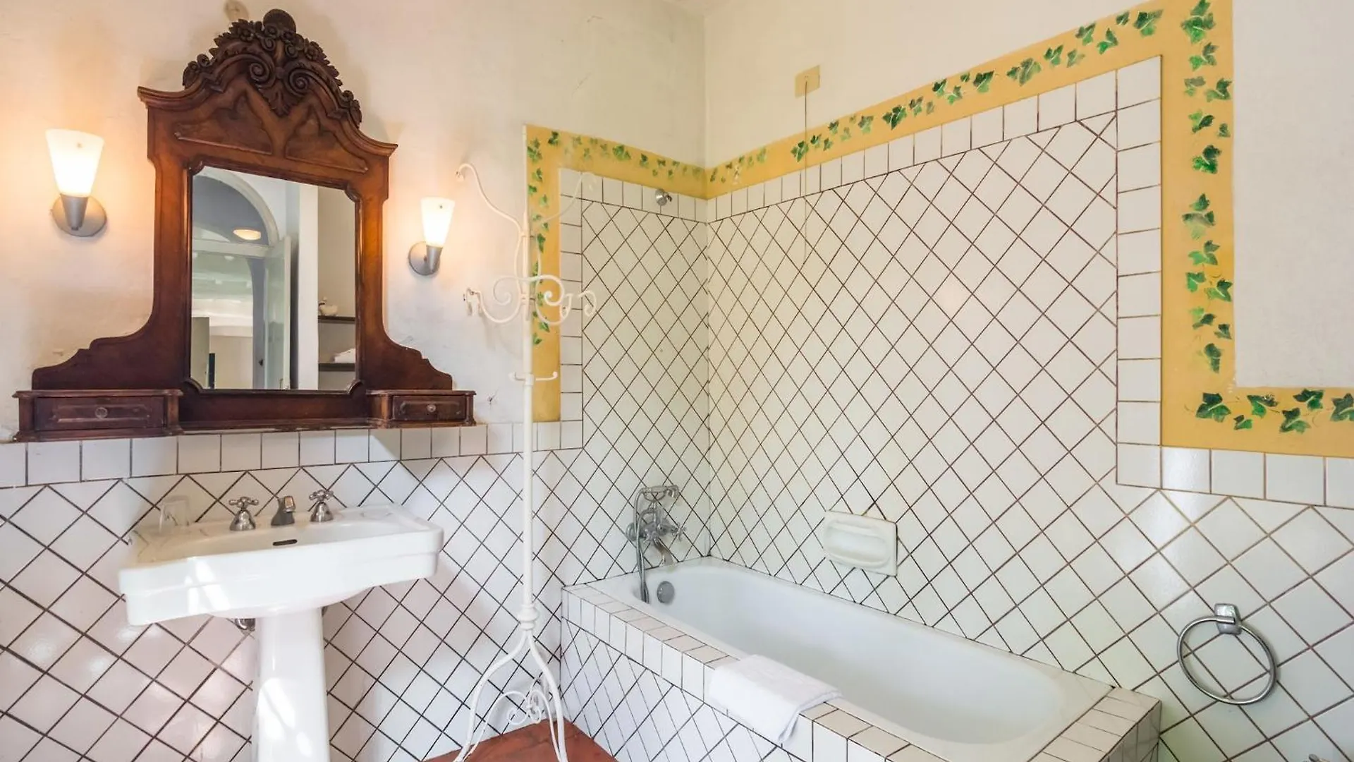 Cosy Farmhouse In Bacchereto With Swimming Pool Carmignano