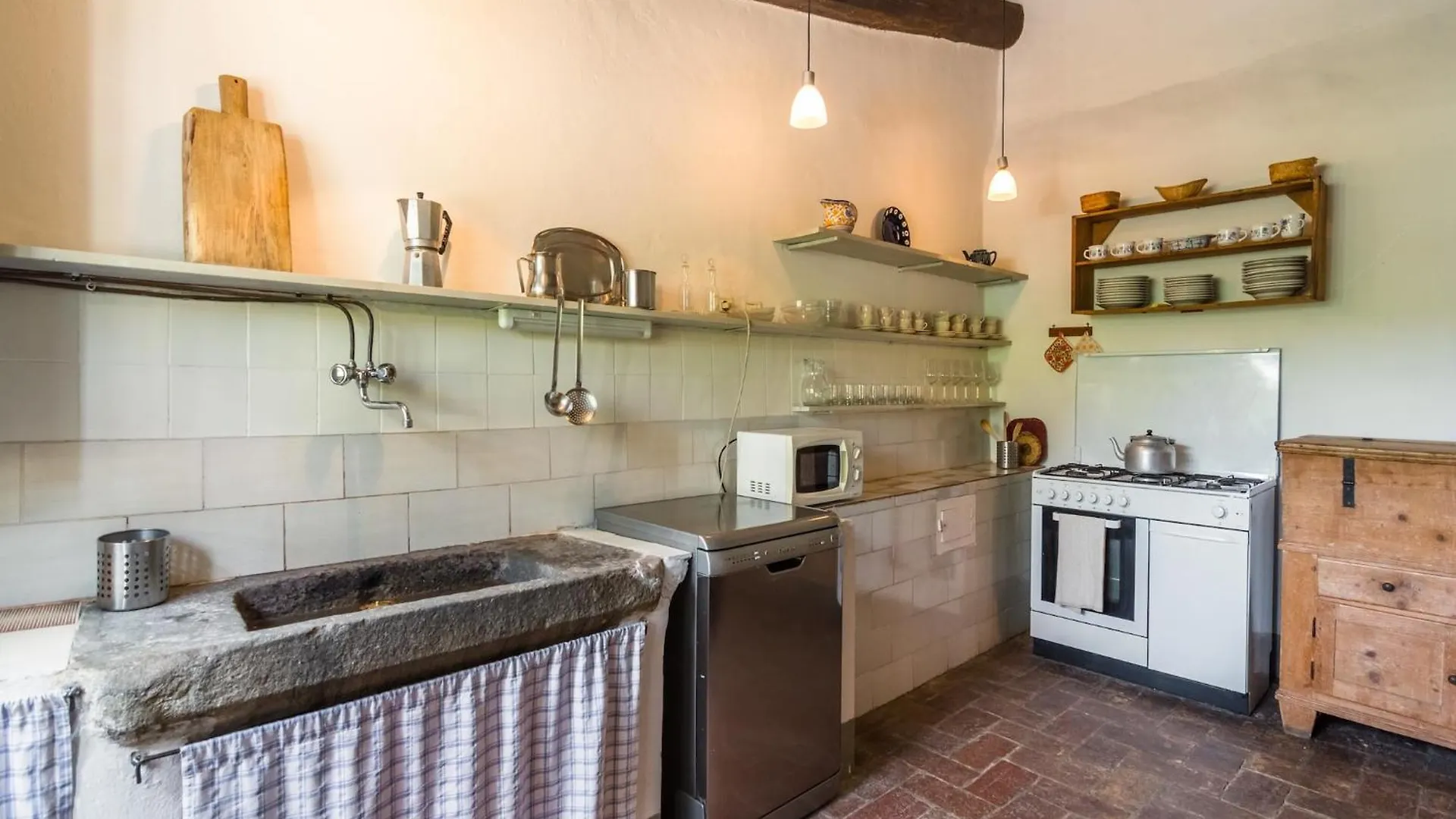 Cosy Farmhouse In Bacchereto With Swimming Pool Carmignano