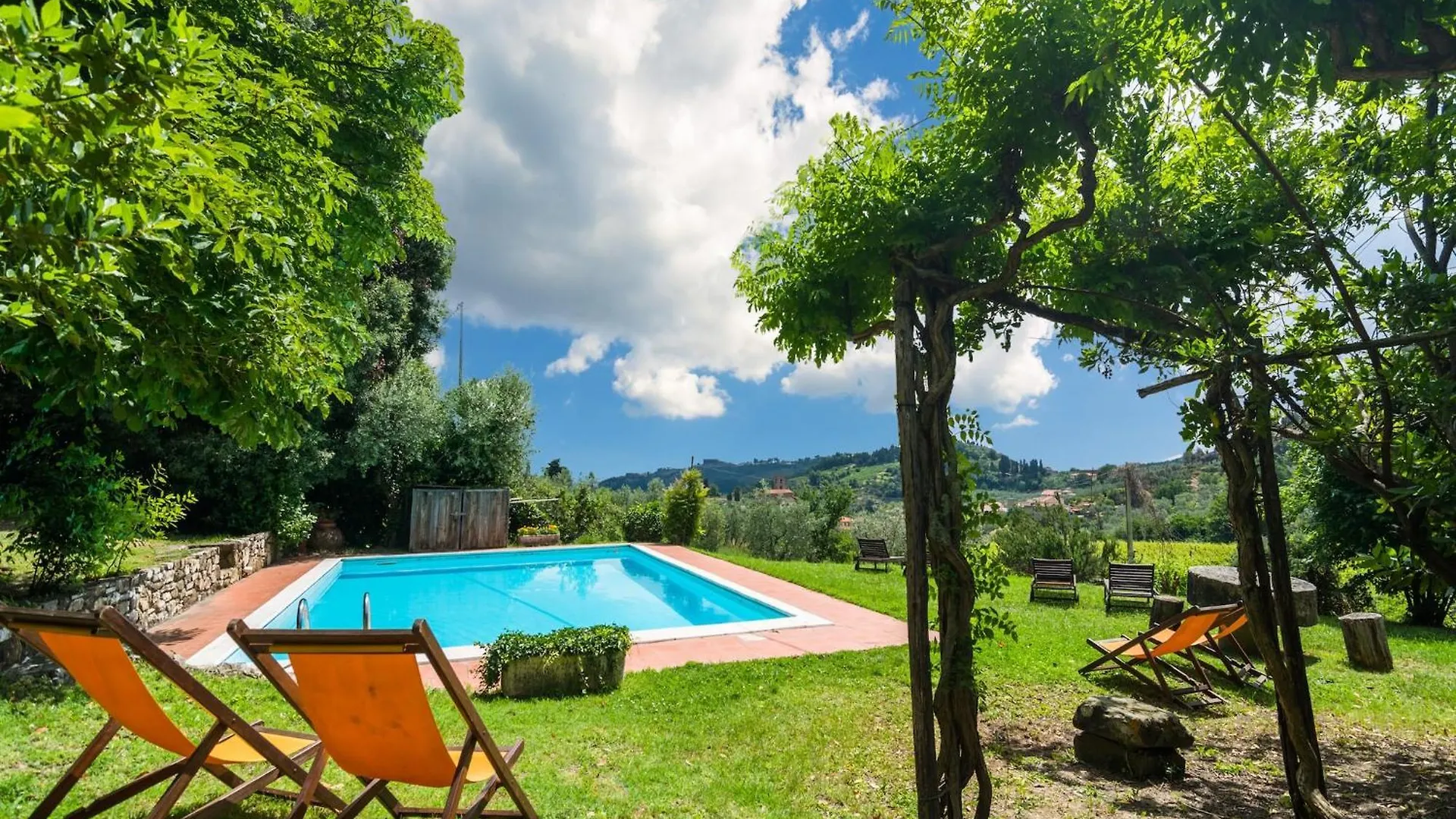 Cosy Farmhouse In Bacchereto With Swimming Pool Carmignano