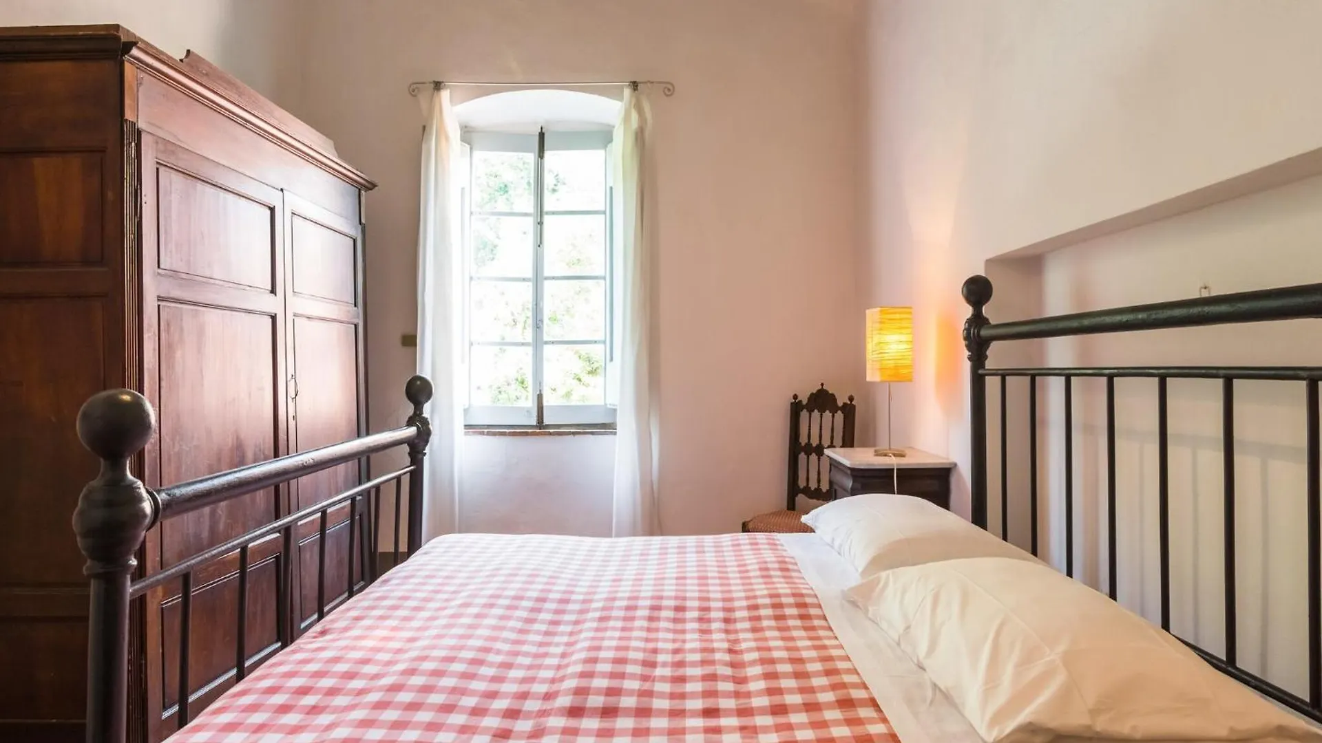 Cosy Farmhouse In Bacchereto With Swimming Pool Carmignano Italy